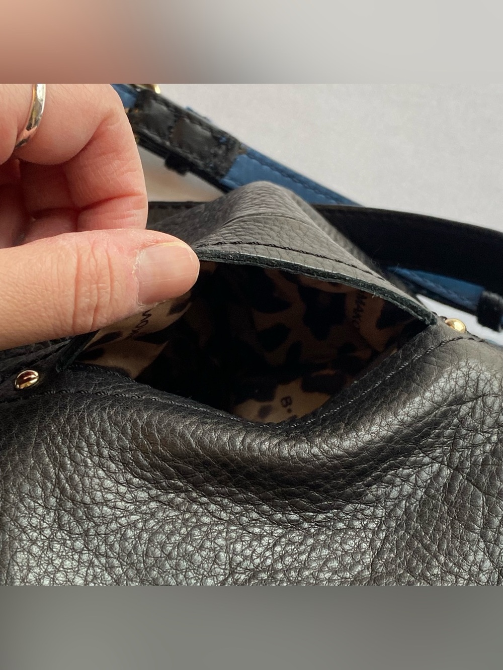 B Makowsky Black/ Blue Downtown Pebbled Leather Crossbody Satchel Purse - Picture 12 of 16